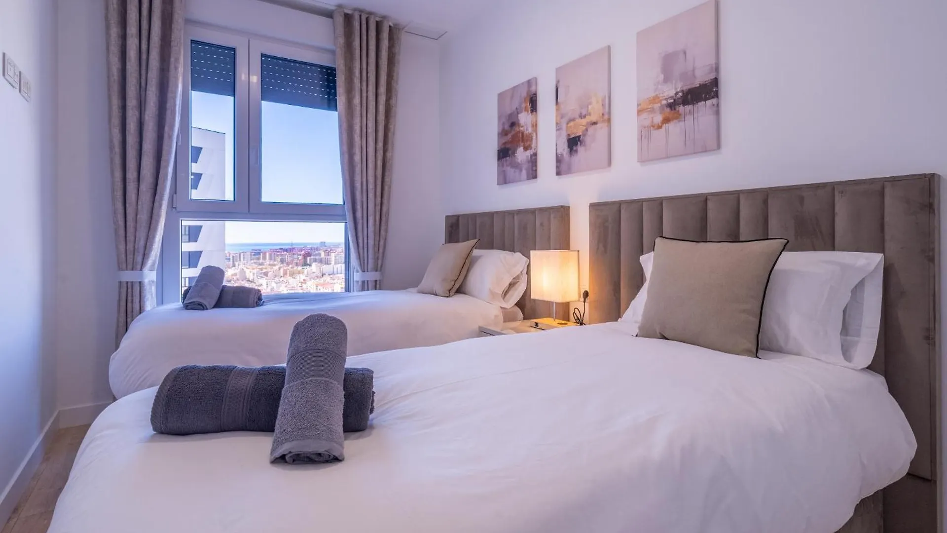 Xpce Urban 16 Malaga Skyline - Parking Free Apartment 0*,  Spain